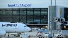 Almanya'nın en işlek havalimanı olan Frankfurt Havalimanı terminal binası
