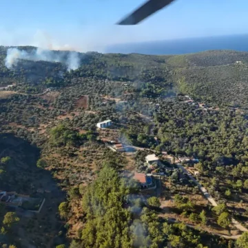 Kaş'taki orman yangınına 6 helikopter, 4 uçak ve 10 arazöz ile müdahale sürüyor Antalya Kaş'ta ormanlık alanda yükselen yangına havadan müdahale