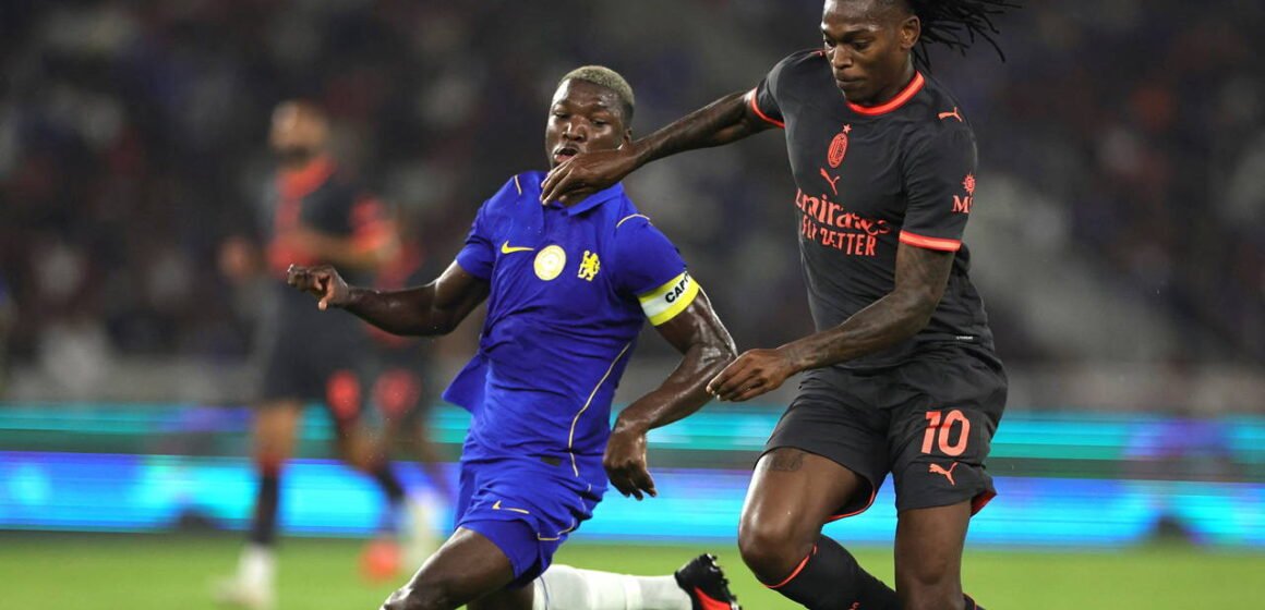 Milan formasıyla antrenman yapan Portekizli futbolcu Rafael Leao