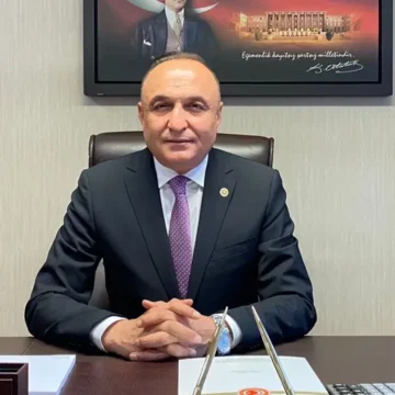 Saldırının yaşandığı sokakta güvenlik şeridi görülüyor