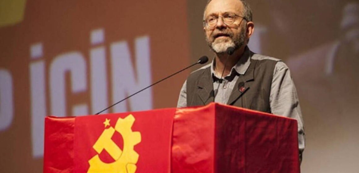 TKP Genel Sekreteri Kemal Okuyan basın açıklamasında konuşma yapıyor
