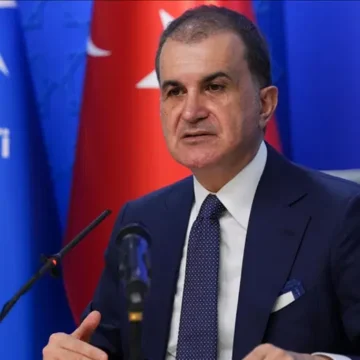AK Parti Sözcüsü Ömer Çelik, MYK toplantısı sonrası basın açıklaması yapıyor.