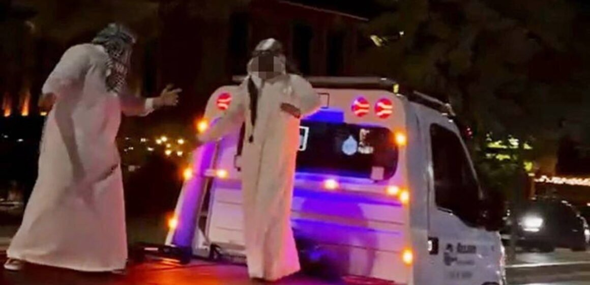 Aksaray'da çekicinin üzerine çıkan iki gencin yol ortasında dans ettiği an