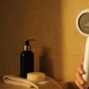 Banyo duşunda kullanılan Palma filtreli duş başlığı