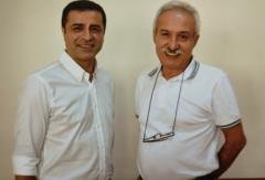 Selçuk Mızraklı'nın tahliyesinin ardından cezaevi önündeki ilk açıklama anı Edirne Cezaevi önünde tahliye edilen kişi ve basın açıklaması