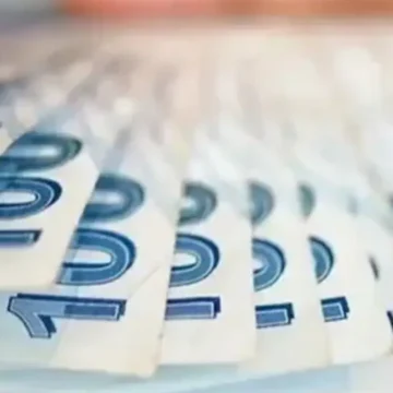 Maaş hesaplaması yapan emekli memur