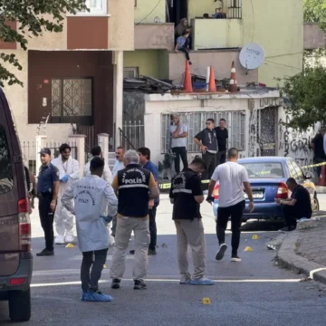 Maltepe Gülsuyu Mahallesi'nde yaşanan silahlı kavgaya ilişkin görüntü Maltepe Gülsuyu Mahallesi'nde silahlı kavga sonrası olay yeri