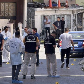 Maltepe Gülsuyu Mahallesi'nde meydana gelen silahlı saldırıya ilişkin olay yeri görüntüsü. Maltepe Gülsuyu Mahallesi'nde silahlı saldırı sonrası olay yeri