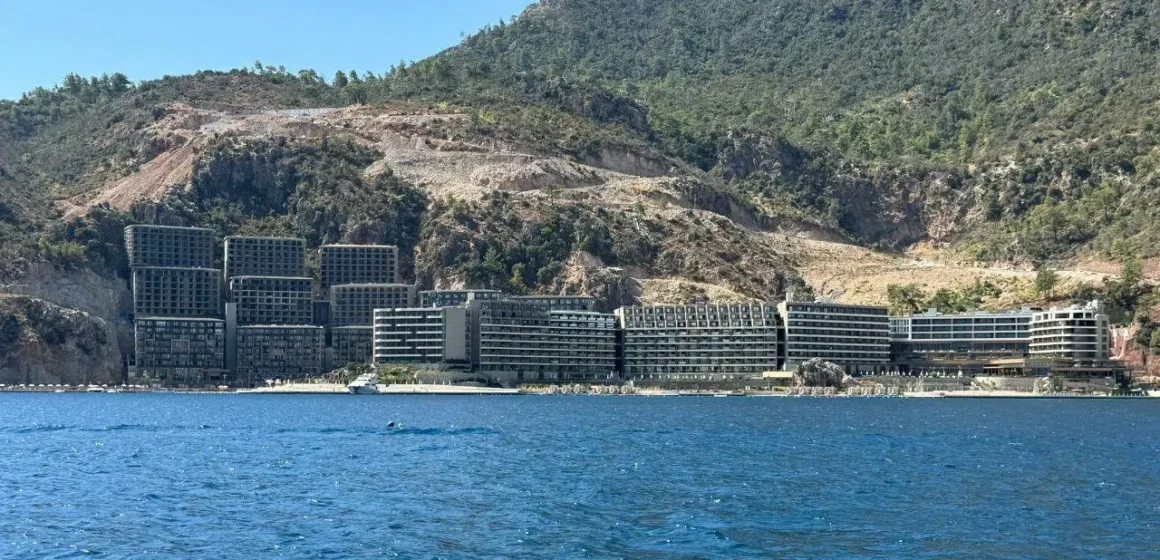 Marmaris Kızılbük kıyısında Sinpaş projesinin yapılaşma alanı