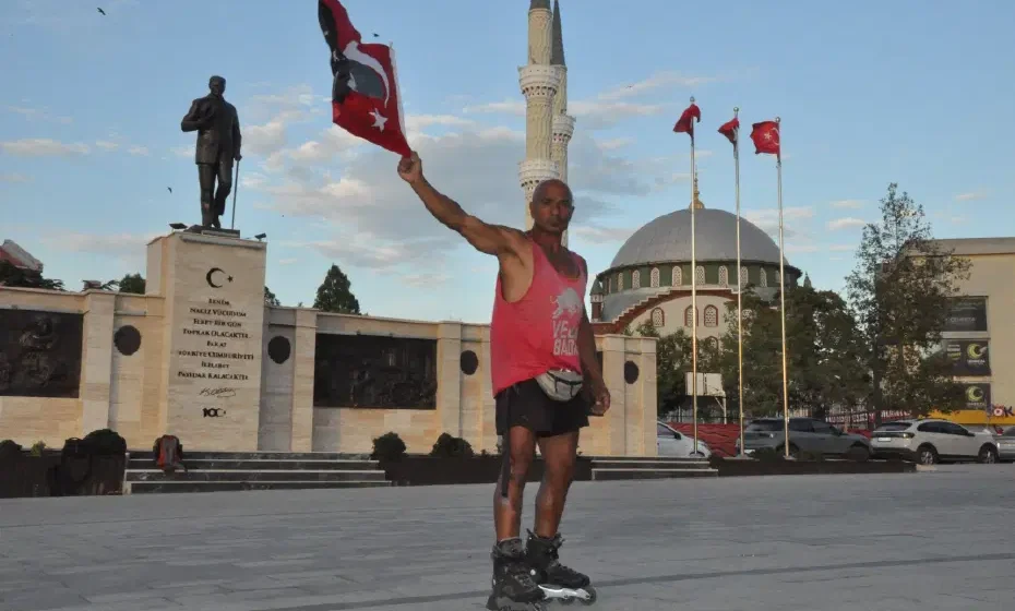 Murat Sağlam’ın patenli yolculuğu sırasında çekilmiş bir kare
