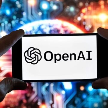 OpenAI, yapay zeka modellerinin hizalama sorunlarını gösteren altı vakayı kamuoyuyla paylaştı. OpenAI logosu ve yapay zeka sohbet arayüzü görülen bir ofis sahnesi