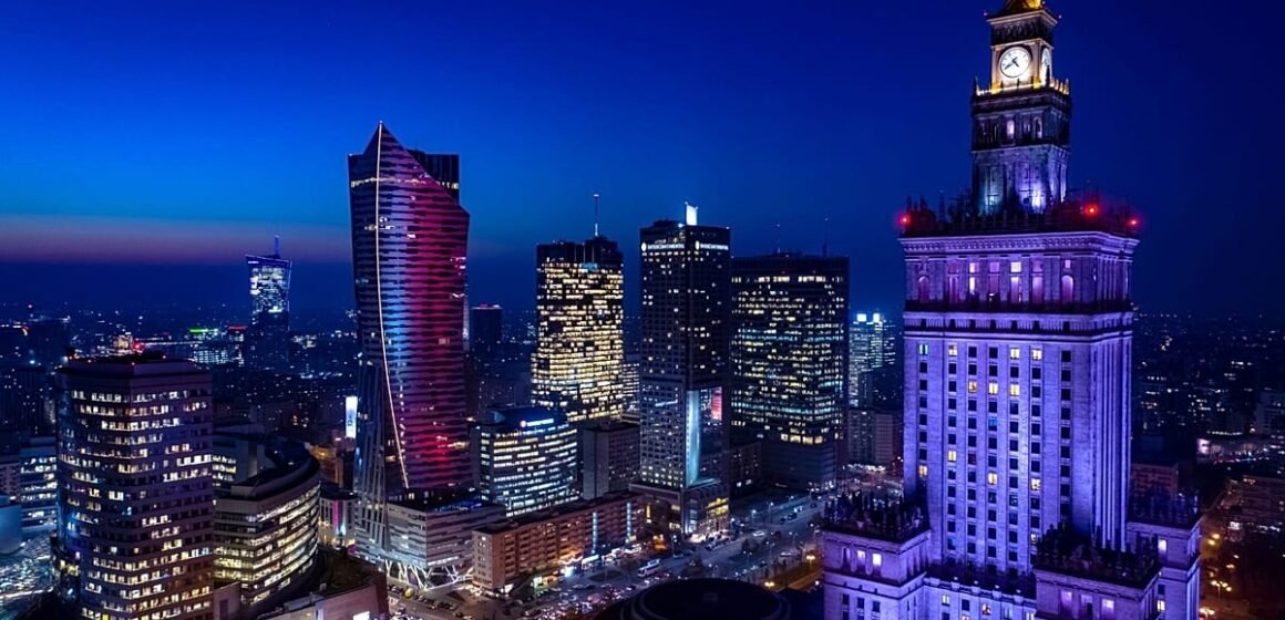 Oxford Economics 2026 Küresel Şehirler Endeksi kapsamında Londra ve New York silüetleri