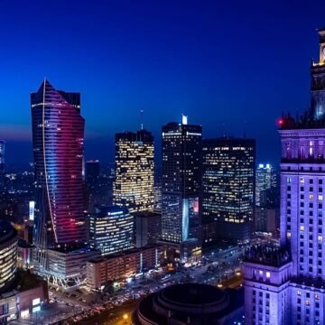 2026 endeksinde Avrupa ve ABD kentleri küresel ilk 10'da başı çekiyor Oxford Economics 2026 Küresel Şehirler Endeksi kapsamında Londra ve New York silüetleri