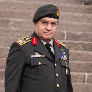 Genelkurmay Başkanı Bayraktaroğlu, Suudi mevkidaşıyla telefonda görüştü. Türkiye ve Suudi Arabistan genelkurmay başkanları arasındaki telefon görüşmesini temsil eden görsel